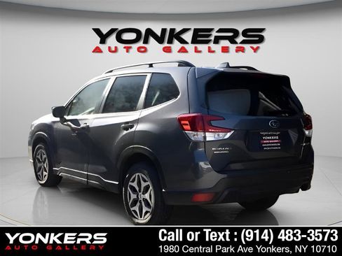 Used 2021 Subaru Forester Premium image 3