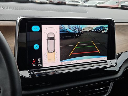 Used 2024 Volkswagen Atlas SE image 17