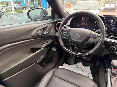 Used 2024 Chevrolet Trax RS w/ Sunroof Package FWD image 12