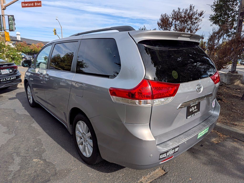 Used 2011 Toyota Sienna Limited w/ Premium Pkg AWD/4WD image 3