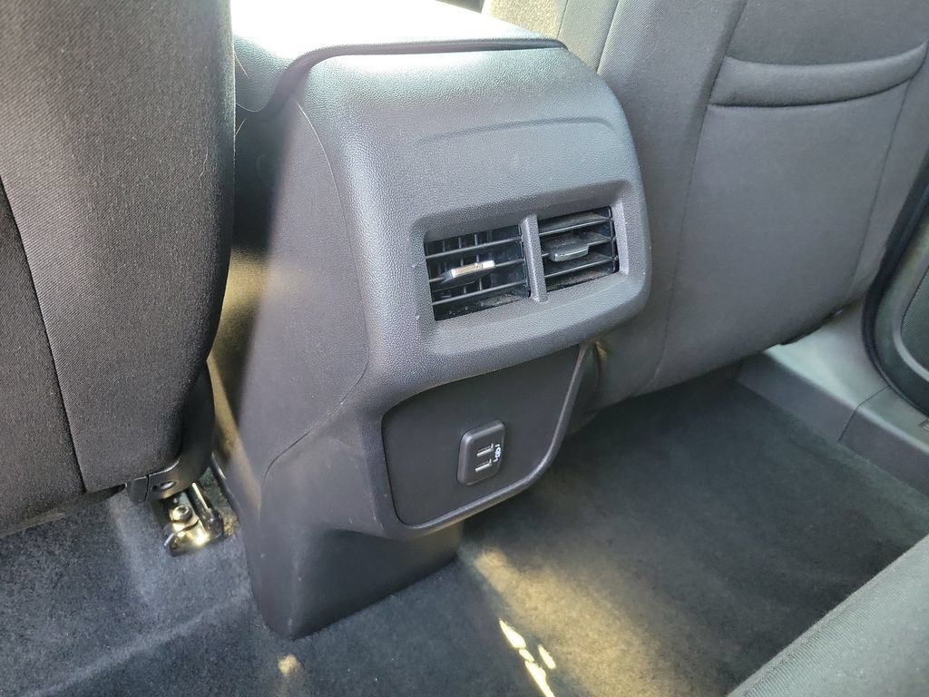 Used 2024 Chevrolet Equinox LT FWD image 15
