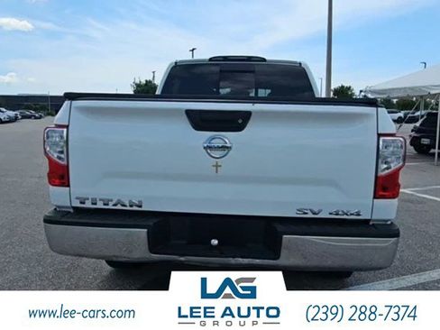 Used 2018 Nissan Titan SV AWD/4WD image 4