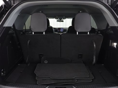 Used 2022 Ford Explorer XLT w/ Equipment Group 202A image 18