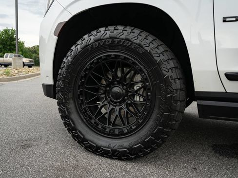 Used 2024 GMC Yukon Denali Ultimate AWD/4WD image 10