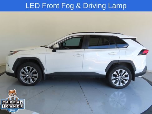 Used 2022 Toyota RAV4 XLE Premium image 8