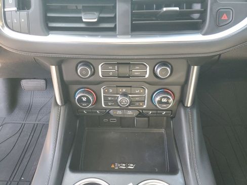 Used 2023 Chevrolet Tahoe Z71 w/ Luxury Package image 39