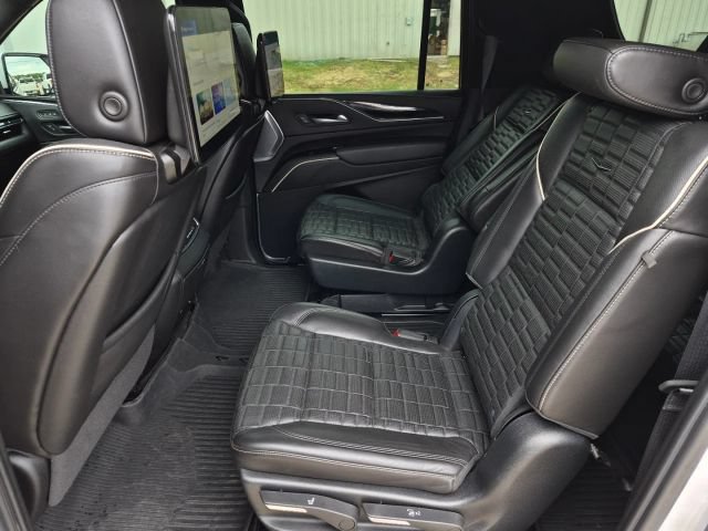 Used 2023 Cadillac Escalade ESV V w/ Heavy-Duty Trailer Package AWD/4WD image 10