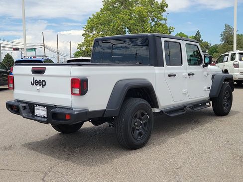Used 2025 Jeep Gladiator Sport AWD/4WD image 11