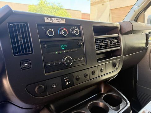 Used 2013 Chevrolet Express 2500 RWD image 21