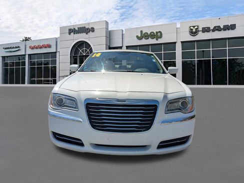 Used 2014 Chrysler 300 RWD image 8
