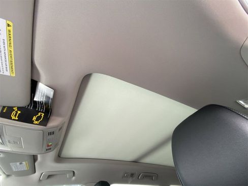 New 2026 Volkswagen Taos SE image 18