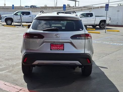 Used 2026 Toyota Corolla Cross LE FWD image 9