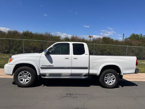 Used 2005 Toyota Tundra SR5 AWD/4WD image 2