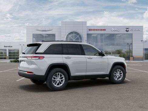 New 2025 Jeep Grand Cherokee Laredo RWD image 5