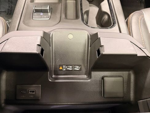 Used 2025 GMC Sierra 2500 AT4 w/ AT4 Premium Plus Package image 44