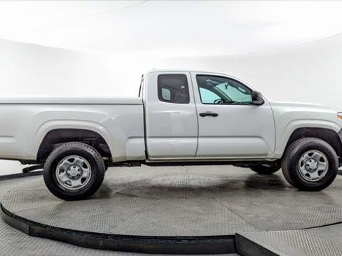 Used 2019 Toyota Tacoma SR image 9