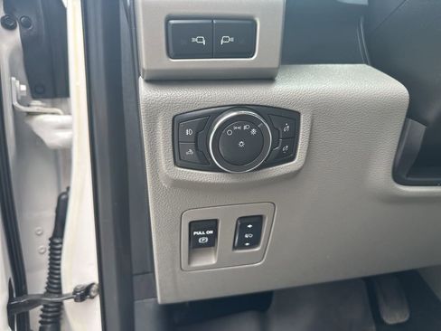 Used 2018 Ford F150 Lariat w/ Equipment Group 502A Luxury AWD/4WD image 17