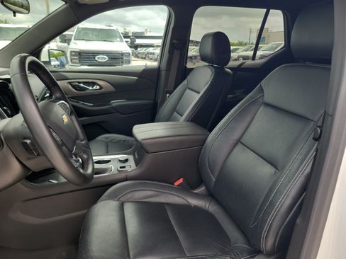 Used 2023 Chevrolet Traverse LT FWD image 12