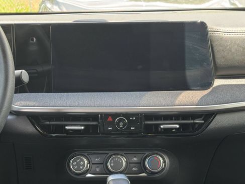 Used 2025 Nissan Kicks SV FWD image 16