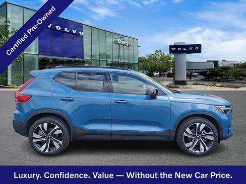 Certified 2023 Volvo XC40 B5 Plus w/ Driver Assist Package AWD/4WD image 8