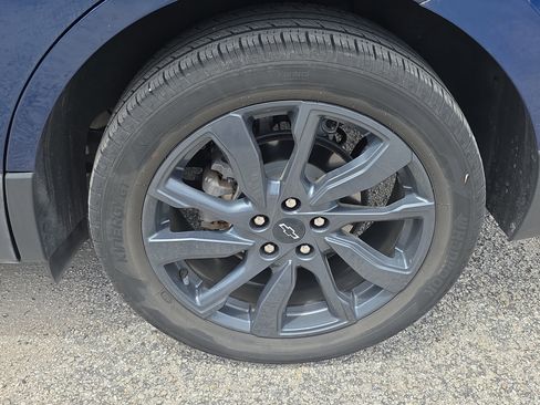 Used 2022 Chevrolet Equinox RS w/ Infotainment Package image 12