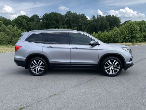 Used 2017 Honda Pilot Touring image 8
