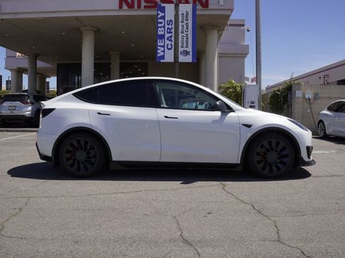 Used 2022 Tesla Model Y Performance AWD/4WD image 3