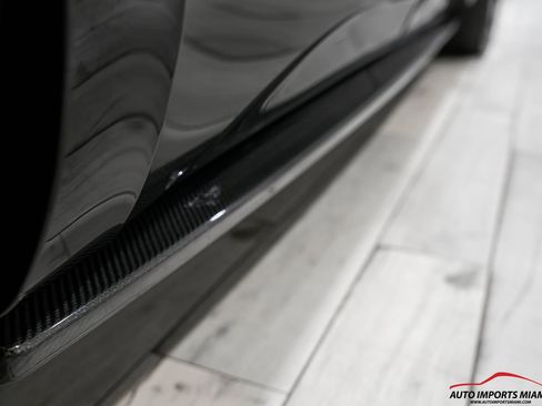 Used 2018 Bentley Bentayga image 30