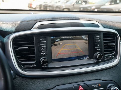 Used 2019 Kia Sorento S FWD image 22