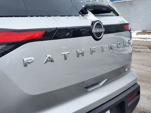New 2025 Nissan Pathfinder S image 5