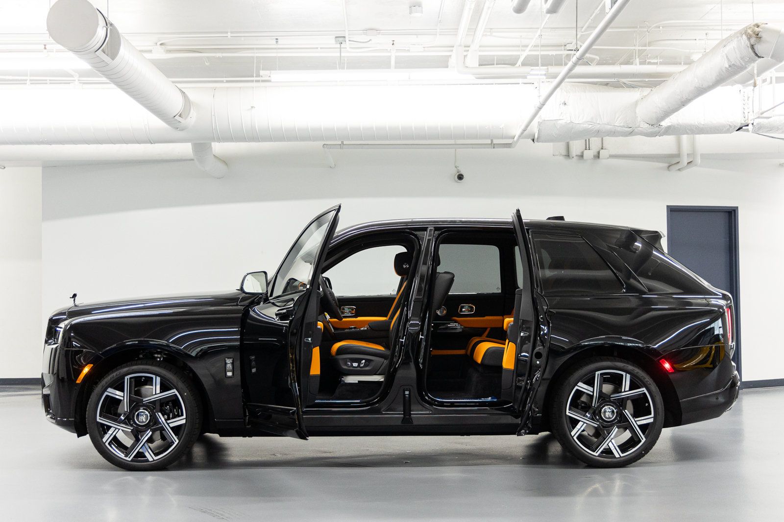 New 2027 Rolls-Royce Cullinan Black Badge AWD/4WD image 28