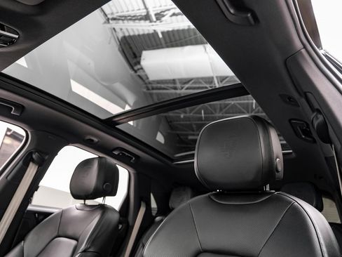 Used 2023 Porsche Cayenne S Platinum w/ Premium Package Plus image 8