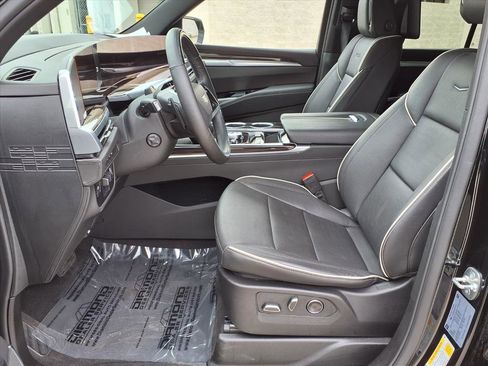 Certified 2025 Cadillac Escalade Premium Luxury image 18