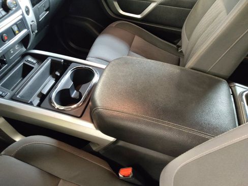 Used 2020 Nissan Titan SV w/ SV Convenience Package image 26