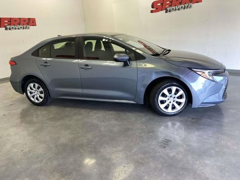 Used 2025 Toyota Corolla LE image 2