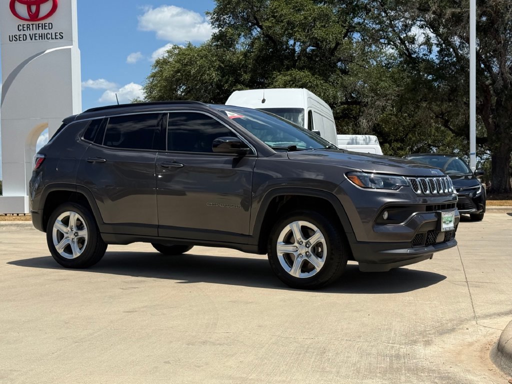 Used 2023 Jeep Compass Latitude AWD/4WD image 6