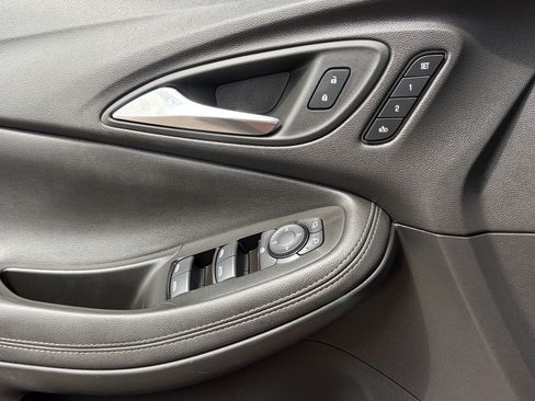Used 2023 Buick Encore GX Essence w/ Experience Buick Package FWD image 19