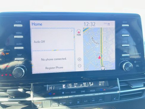 Used 2023 Toyota Sienna XLE image 19