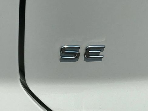 Certified 2024 Volkswagen Atlas Cross Sport SE w/ Panoramic Sunroof Package FWD image 10