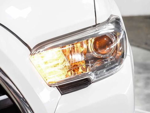 Certified 2019 Toyota Tacoma SR5 RWD image 8