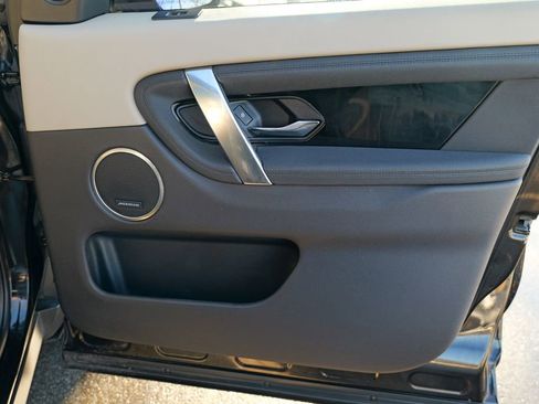 Used 2021 Land Rover Discovery Sport S image 33