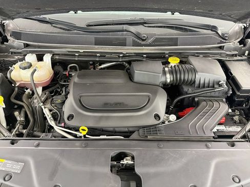 Used 2023 Chrysler Pacifica Touring-L FWD image 33