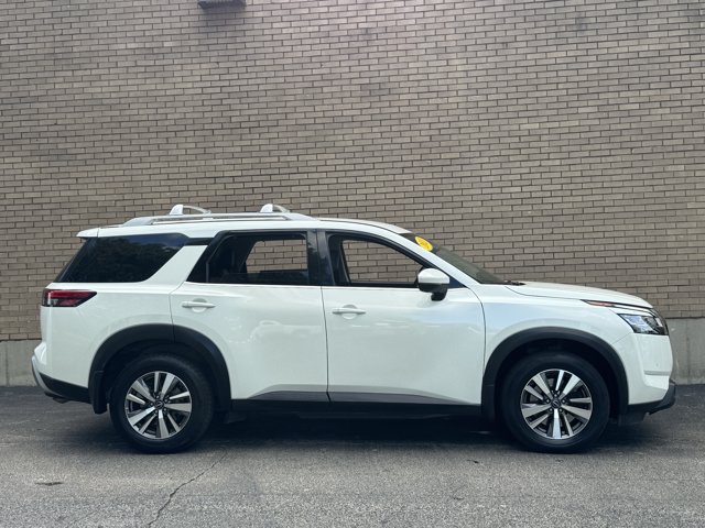 Used 2023 Nissan Pathfinder SL AWD/4WD image 5