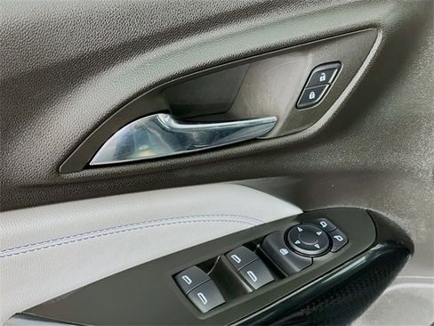 Certified 2025 Chevrolet Trax LT w/ LT Convenience Package image 21