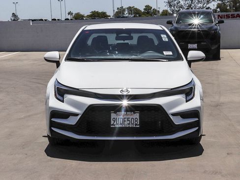 Certified 2025 Toyota Corolla SE w/ Convenience Package FWD image 2