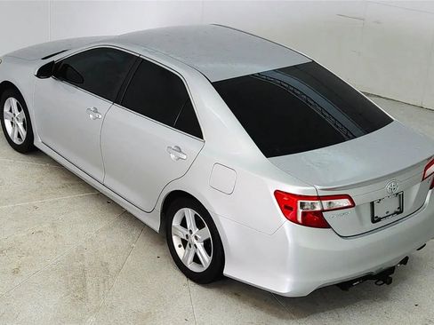 Used 2012 Toyota Camry SE FWD image 17