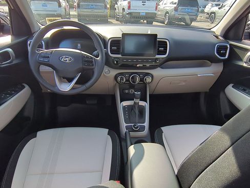 Used 2025 Hyundai Venue SEL image 20
