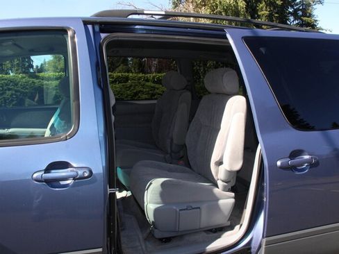 Used 1999 Toyota Sienna LE FWD image 14