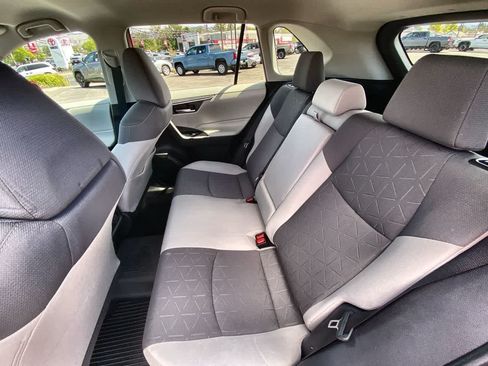 Certified 2020 Toyota RAV4 XLE w/ XLE Grade Weather Package AWD/4WD image 21