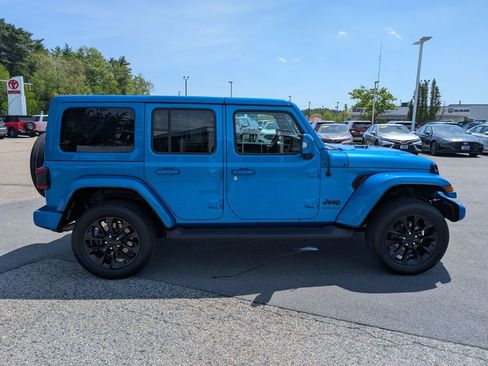 Used 2023 Jeep Wrangler Unlimited Sahara AWD/4WD image 7